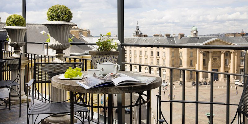 Hotel des Grands Hommes, Pariisi Hotel des Grands Hommes – klassinen hotelli Pantheonin vieressä Latinalaiskorttelissa