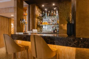 Hotel Madison Pariisi – tyylikäs ja lämminhenkinen baari Saint-Germain-des-Prés’n alueella.