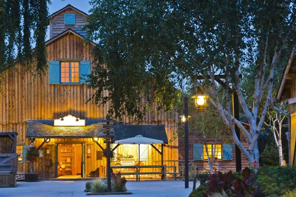Davy Crockett Ranch – mökkimajoitusta luonnossa Davy Crockett Ranch mökkimajoitus metsässä