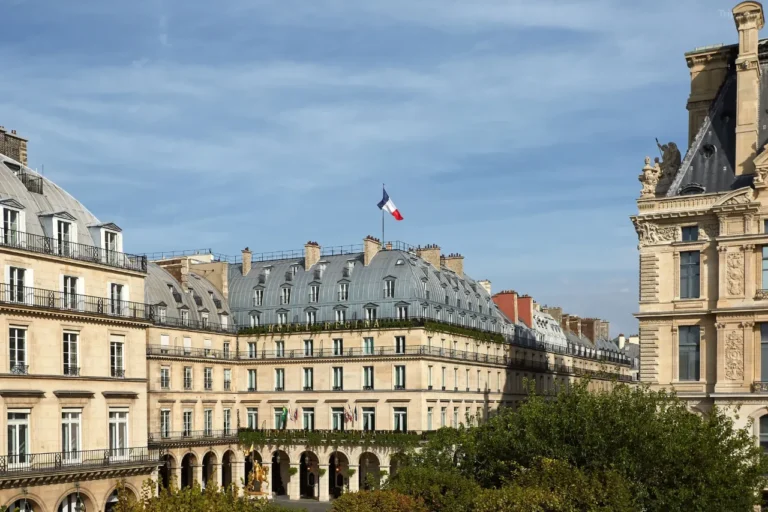 Hôtel Regina Louvre – viiden tähden luksushotelli Pariisissa Louvren ja Tuileries’n vieressä