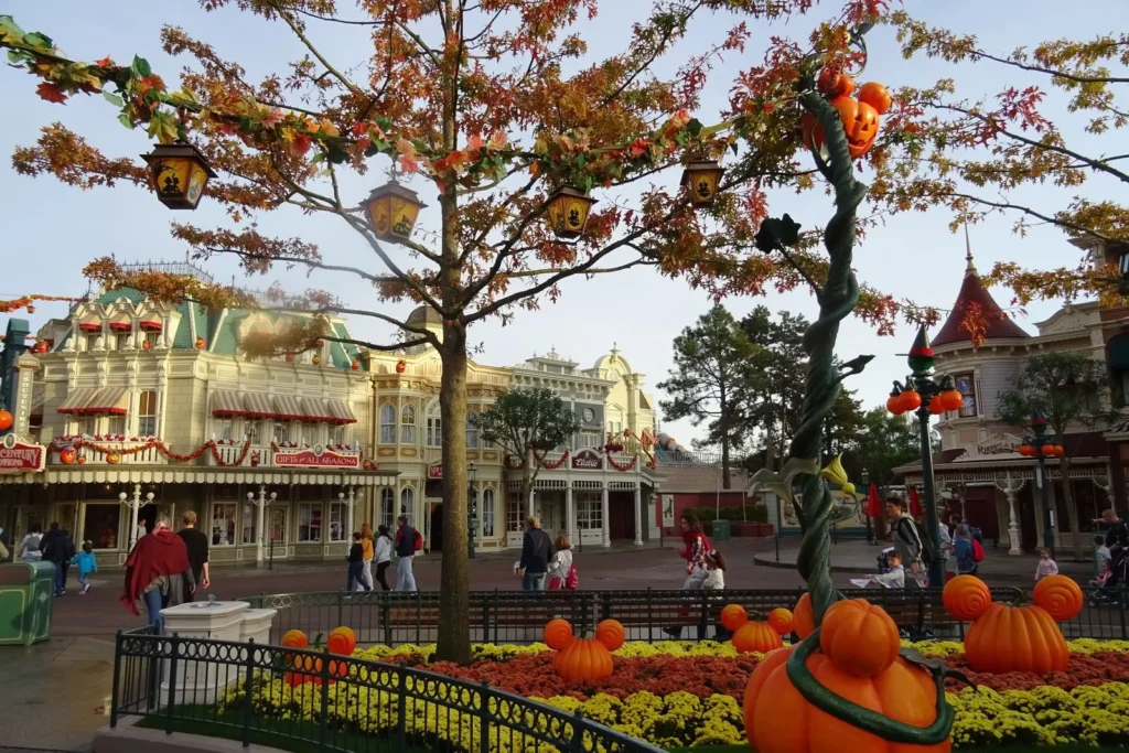 Disneyland Paris på hösten – Main Street USA i höstdekorationer