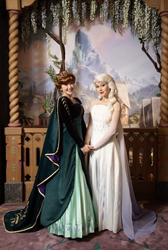 Anna and Elsa - World of Frozen Disneyland Paris 2026 Anna and Elsa - World of Frozen Disneyland Paris 2026